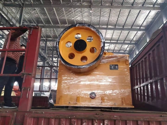 เครื่องบดกรามคอนกรีต 80 - 180TPH เครื่องบดแร่เหล็ก