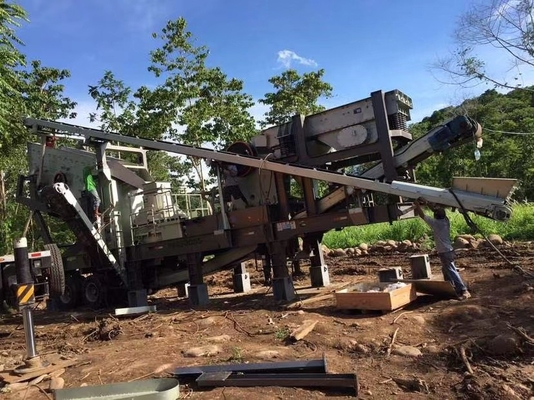 230 T / H อุปกรณ์คัดกรองและบดแร่เหล็กที่สมบูรณ์ 750 × 1060 เครื่องบดอัดกระแทก