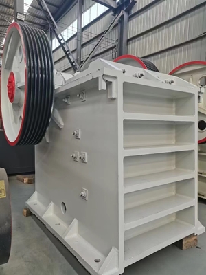 110Kw Jaw Type Rock Crusher ความจุสูง PE750 * 1060 380V เครื่องบดหินกรวย