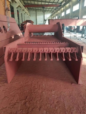 800 TPH Jaw Crusher Grizzly Feeder ZSW6000X1300 เครื่องป้อนหน้าจอ Grizzly แบบสั่น