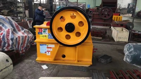 15Kw Jaw Crusher Machine 5-20 TPH Mining เครื่องบดหินขนาดเล็ก PE250 * 400