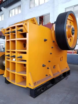การขุดหินแกรนิต Jaw Crusher Machine PE900 * 1200 100 TPH Stone Crusher Plant