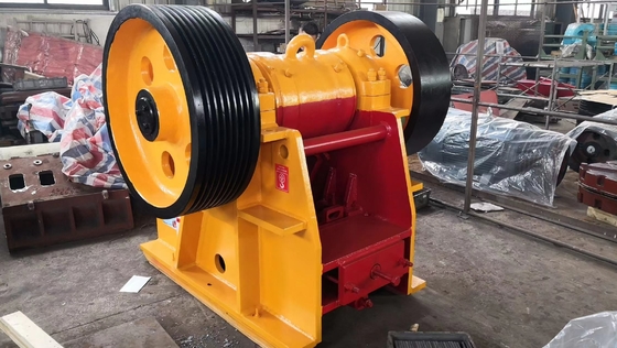 สีเหลืองและสีขาว Shanbao Crusher PE series และ 10 X 36 Jaw Crusher Stone Grey Mining Rock Crusher Construction