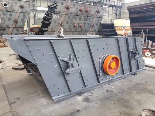 Yk Series หน้าจอสั่นแบบวงกลม 45Kw ในเหมืองหินสีเทา