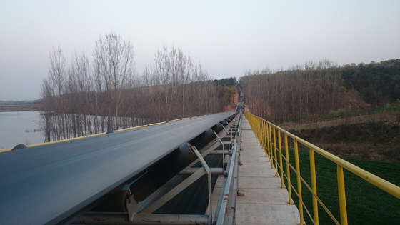 สายพานลำเลียงอัตโนมัติ 415V,440V 400mm เหมืองถ่านหินและการขนส่งถ่านหิน Tripper Conveyor