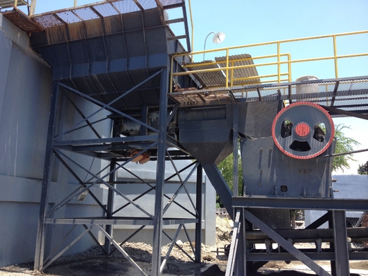 สีเหลืองและสีขาว Shanbao Crusher PE series และ 10 X 36 Jaw Crusher Stone Grey Mining Rock Crusher Construction