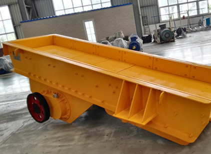 30KW ถาดป้อนแบบสั่นสะเทือน Quarry Hopper ZSW Series เครื่องป้อนแบบสั่น 500 TPH