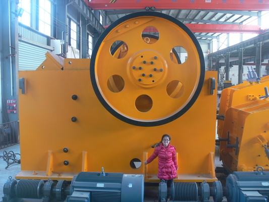 เครื่องบดกรามขนาดเล็กขนาดเล็กสำหรับหินทราย 150 - 350t / H