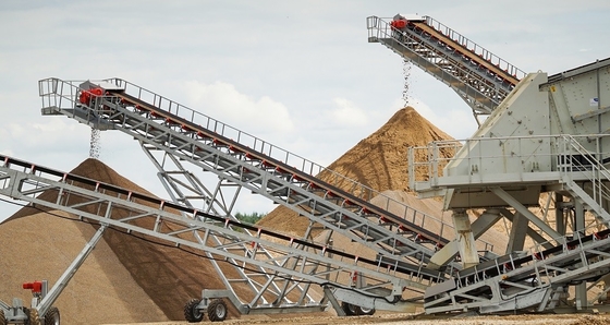 Fixed Tripper V Shaped Belt Conveyor Coal Clay เคลื่อนย้ายได้ปรับความสูงได้