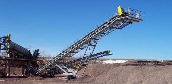 PU สายพานลำเลียงสำหรับงานหนัก 15Kw B1600 Sand Gravel Mobile