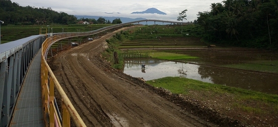 สายพานลำเลียงอุตสาหกรรมแบบยืดไสลด์แบบเคลื่อนที่ 5.5Kw - 90Kw สำหรับการคัดแยกหินบด