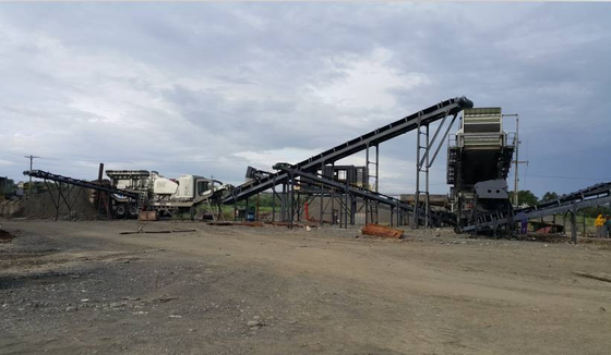 PEW760 130.2Kw โรงโม่และคัดแยกถ่านหินแบบพกพา Jaw Crusher Mobile