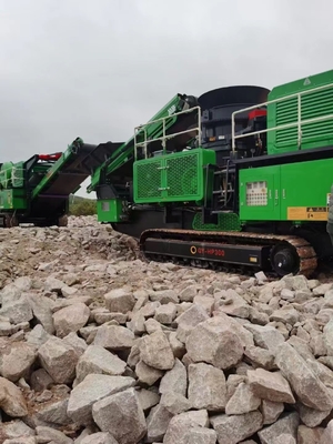 หินปูน Crawler Mobile Crusher Machine, เหมืองหินแบบพกพา Track Cone Crusher
